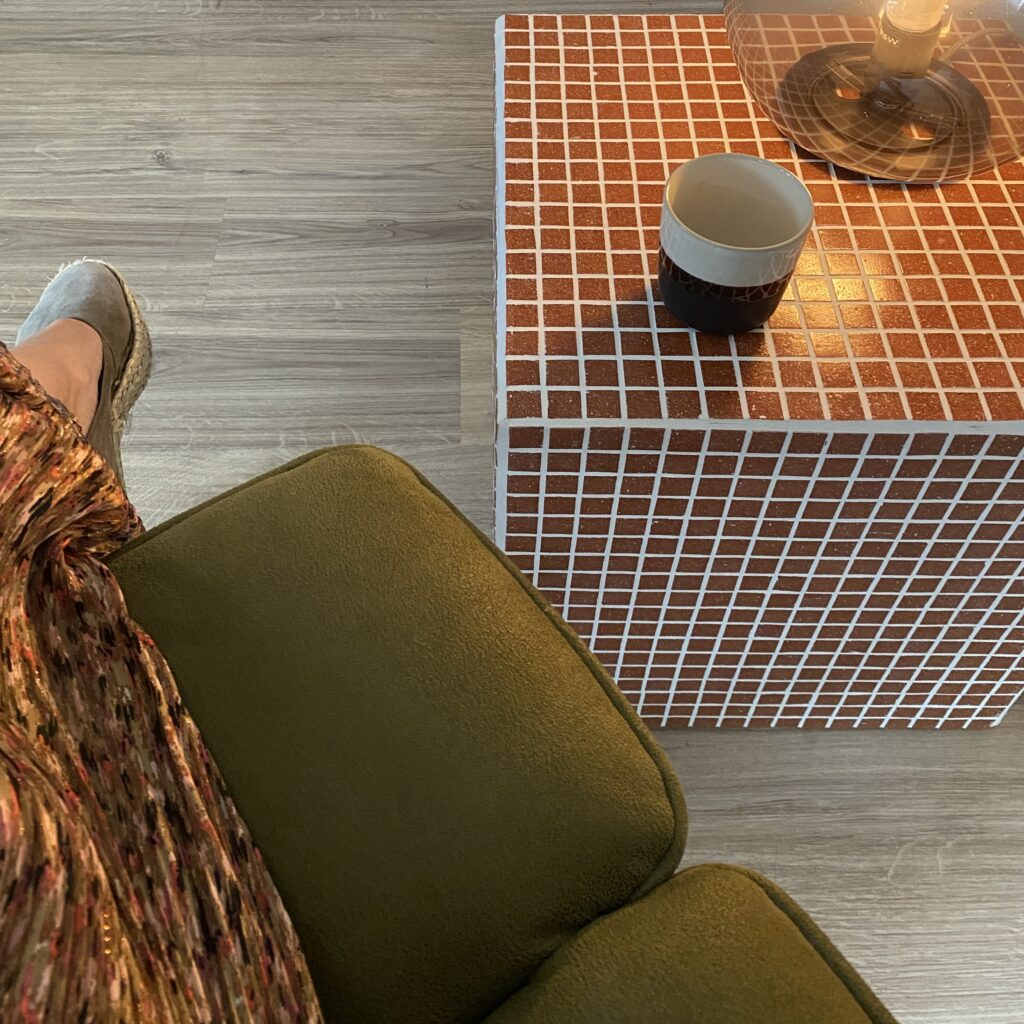 CUBO terracotta bijzettafel fauteuil